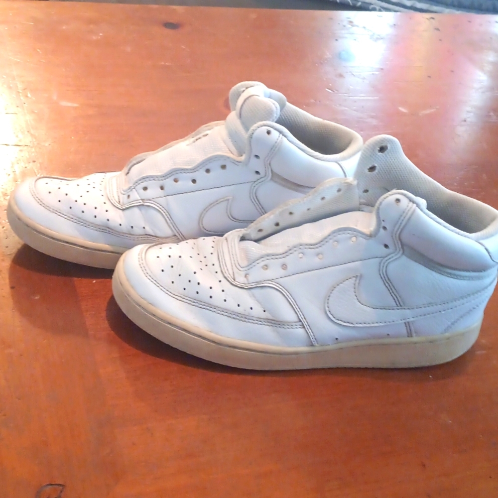 Nike Midrise Court Vision